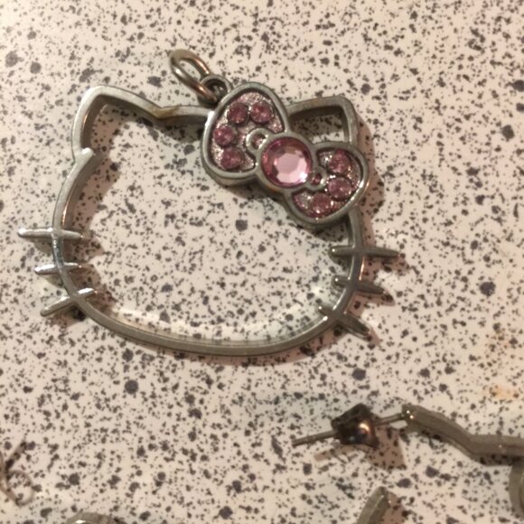 Hello Kitty pendant and earrings - Picture 6 of 7
